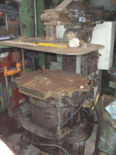 Moulding machine OSBORN, type 716PJ4F, 710 mm x 560 mm